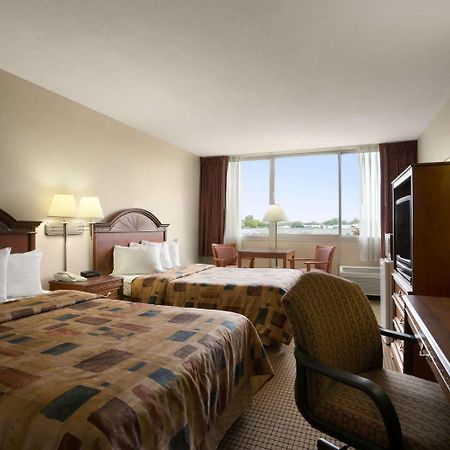 Days Inn By Wyndham Sidney Oh Exterior foto